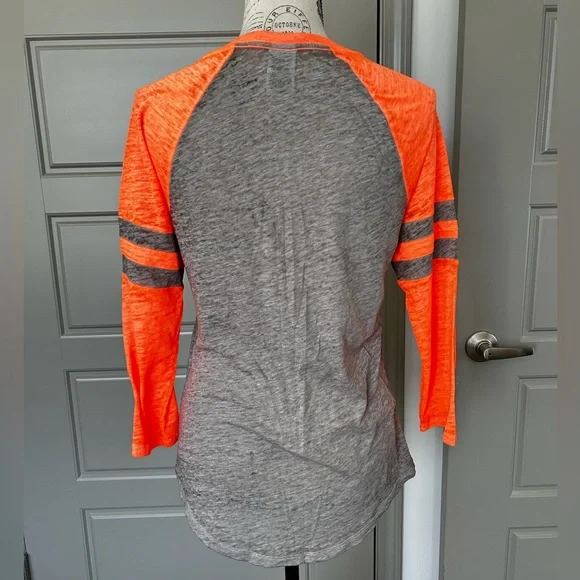 🌸 PINK T-Shirt 🌸 - Picture 3 of 7